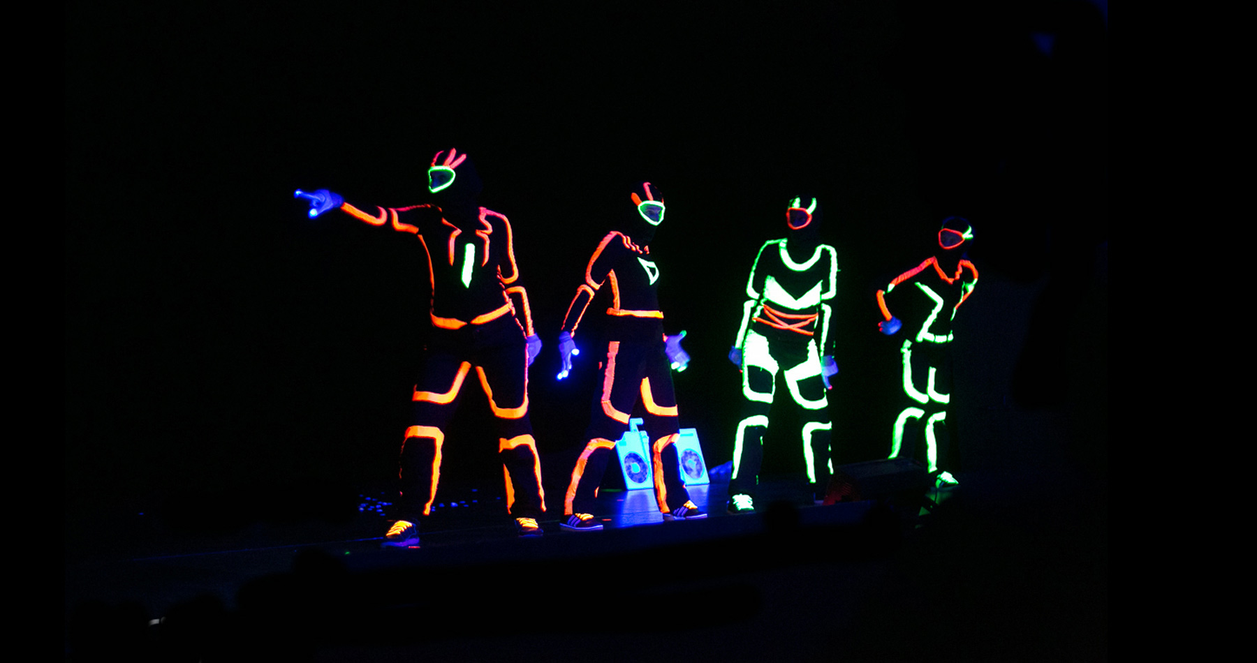 Glowdance-Schwarzes-Theater